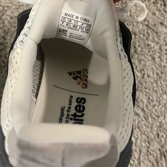 SOLD❗️Adidas’ love unites ultra boosts (2020) 🏳️‍🌈 - Picture 8 of 8